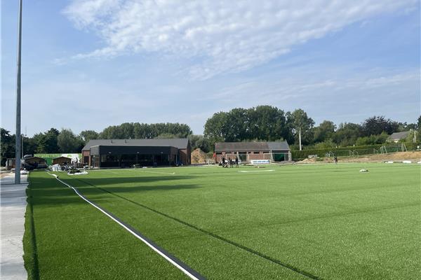 Aanleg kunstgras voetbalveld Ophain - Sportinfrabouw NV